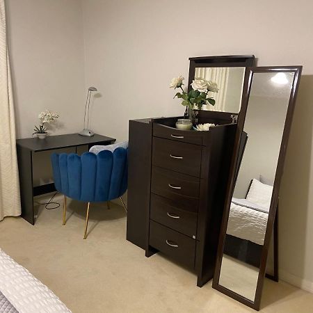 Cosy Private Room Easy Access To City & Airport เมลเบิร์น ภายนอก รูปภาพ