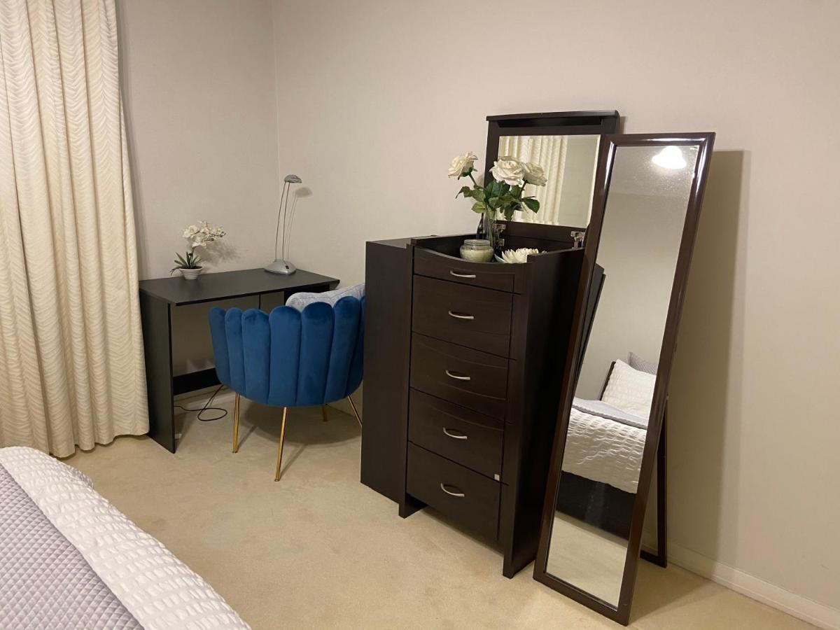 Cosy Private Room Easy Access To City & Airport เมลเบิร์น ภายนอก รูปภาพ