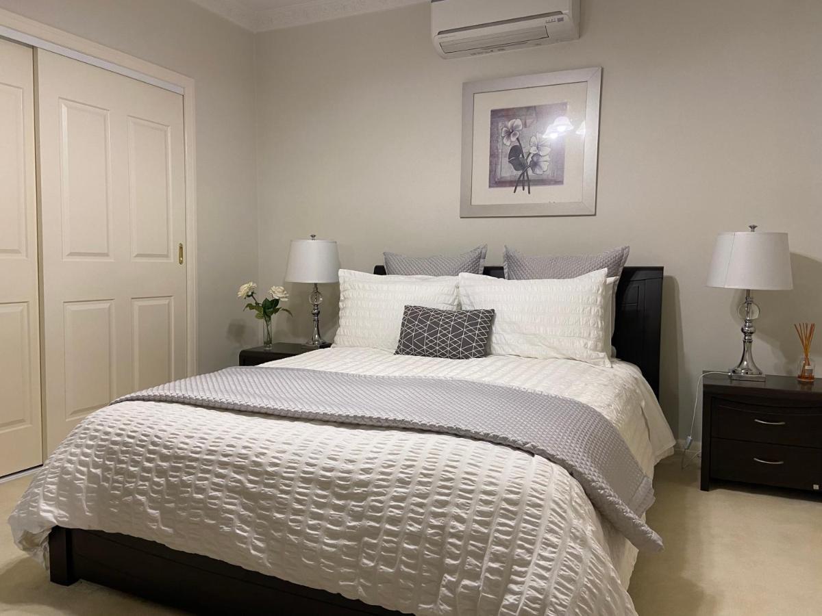 Cosy Private Room Easy Access To City & Airport เมลเบิร์น ภายนอก รูปภาพ