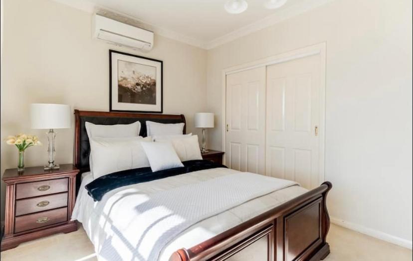 Cosy Private Room Easy Access To City & Airport เมลเบิร์น ภายนอก รูปภาพ